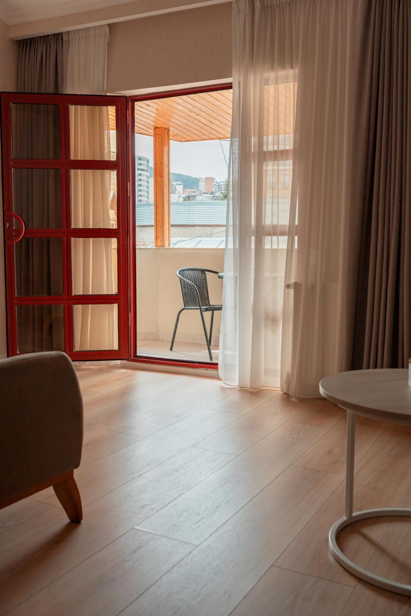 Hotel Well Inn Τυφλίδα Εξωτερικό φωτογραφία