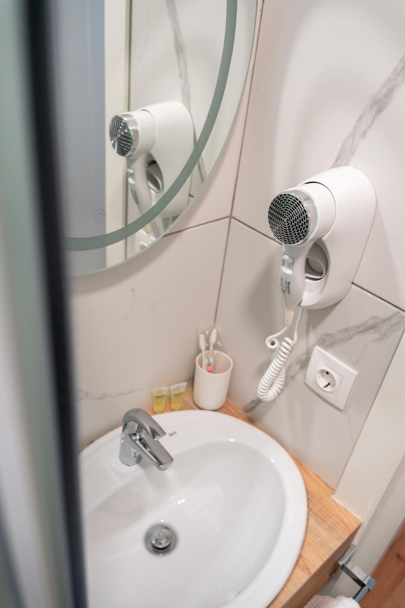 Hotel Well Inn Τυφλίδα Εξωτερικό φωτογραφία